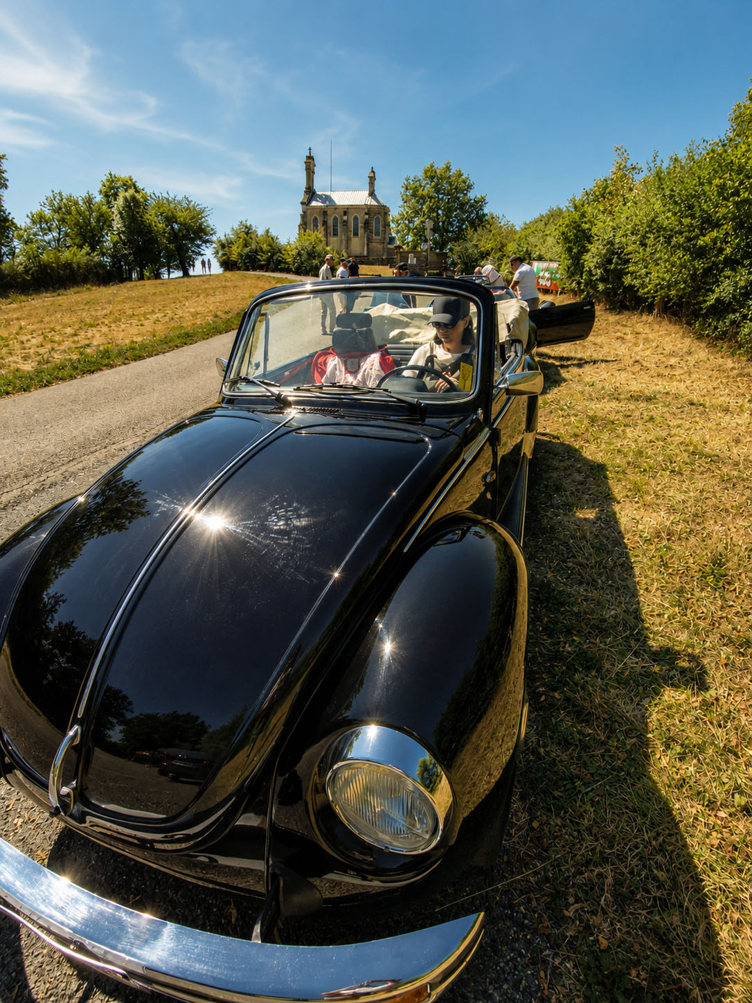 Voiture de collection lors d’une escapade dans le Beaujolais